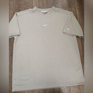 Men’s Nike tee short sleeved in grey